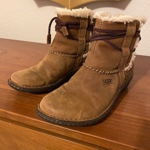 UGG Caspia Women’s Boot